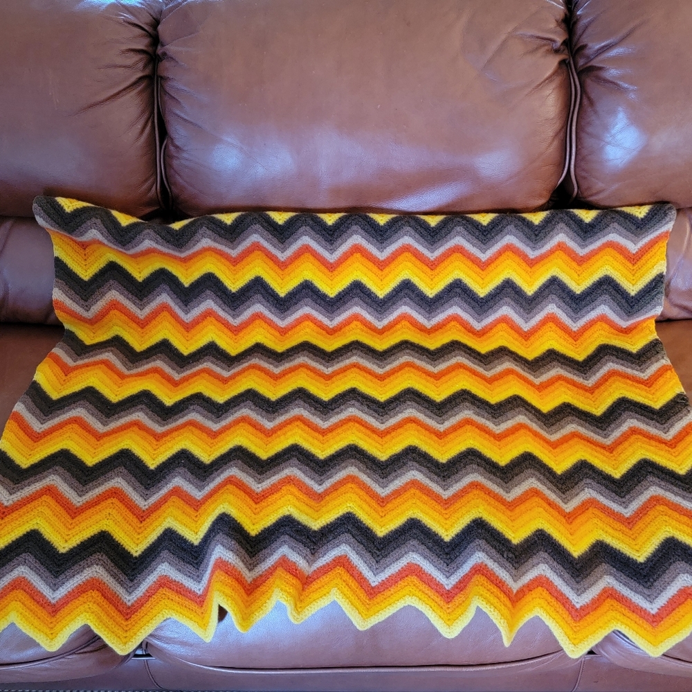 Vintage Handmade Crochet Throw Blanket Afghan Chevron Pattern Warm Retro Tones‎